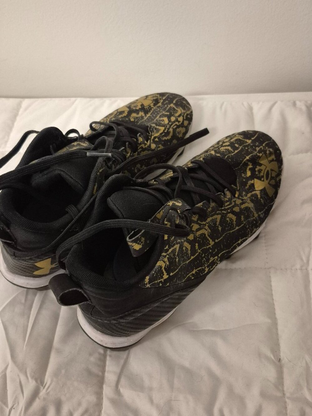 Under Armour Spotlight Lux MC 2.0 Mens Size 9.5 Black Gold Football Cleats EUC